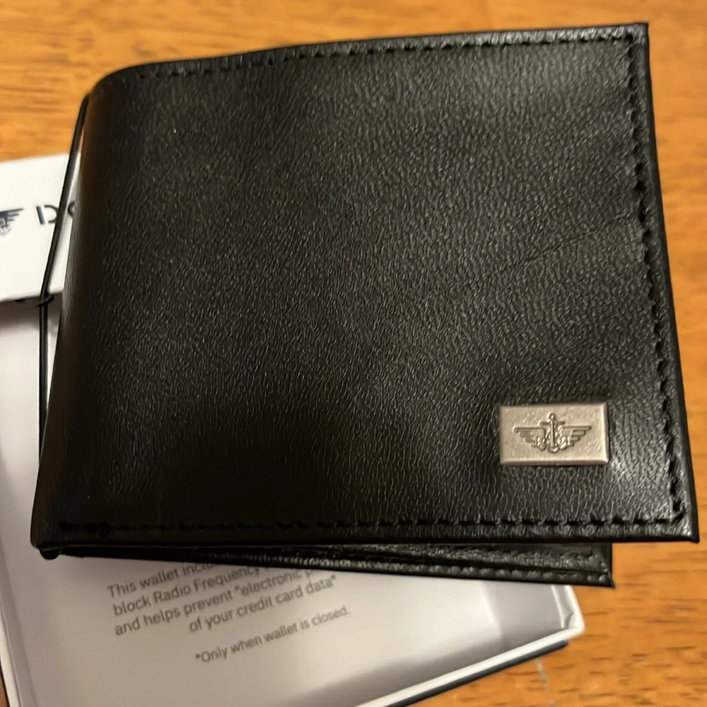 Dockers leather bifold